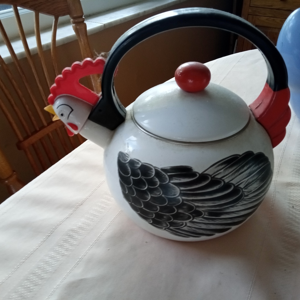 Rooster tea pot